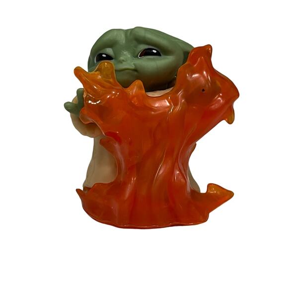 Hasbro Star Wars The Mandalorian Grogu Stopping Fire Pose Action Figure - Picture 1 of 6